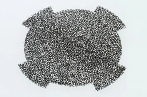 Schwarz-weißes, dichtes Muster auf hellem Hintergrund, das möglicherweise eine Struktur oder ein Filtrationsmaterial darstellt. Bosch-Produkt, unklare spezifische Details.